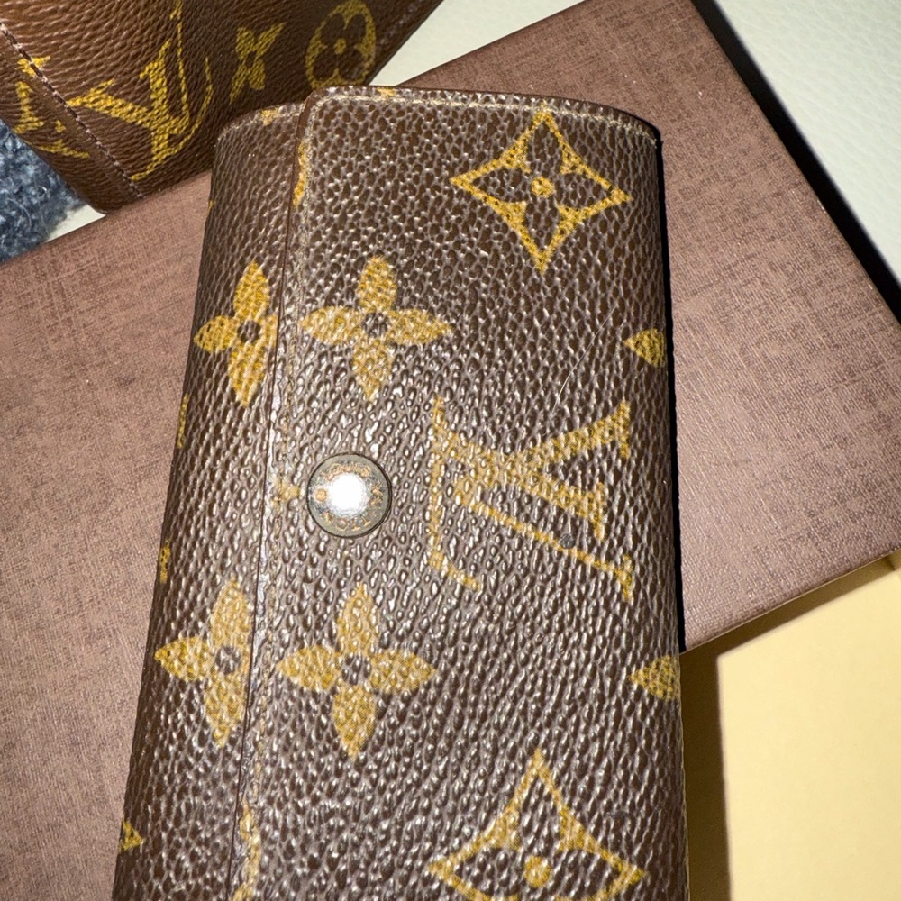 Louis Vuitton Brown and Tan Monogram six  Key Pouch - Picture 4 of 9